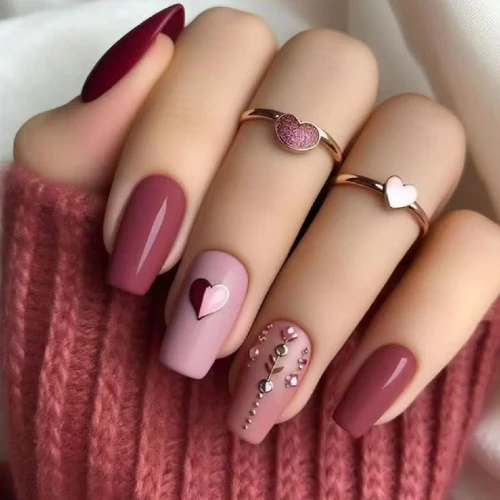uñas san valentin con aplicaciones